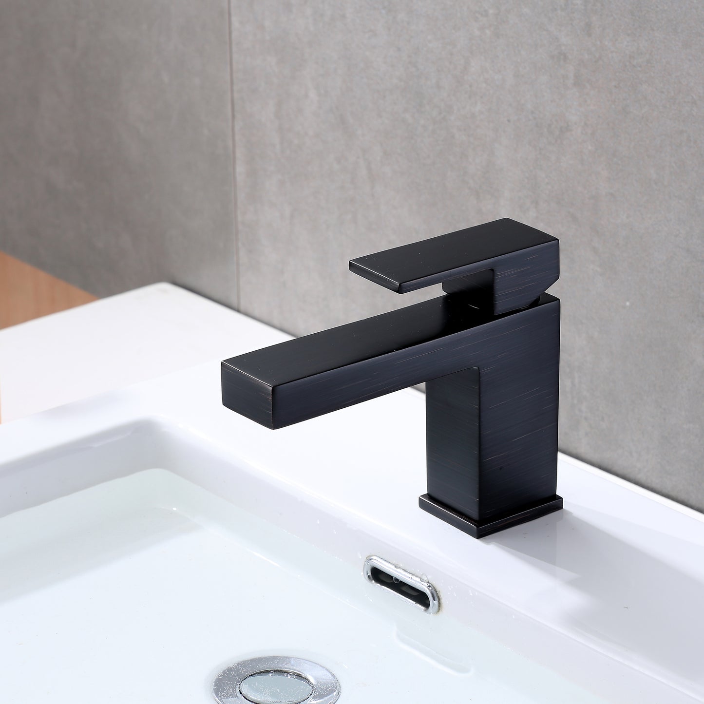 BSH05-SO Single Hole Single-Handle Bathroom Faucet with drain in Oil Rubbed Bronze