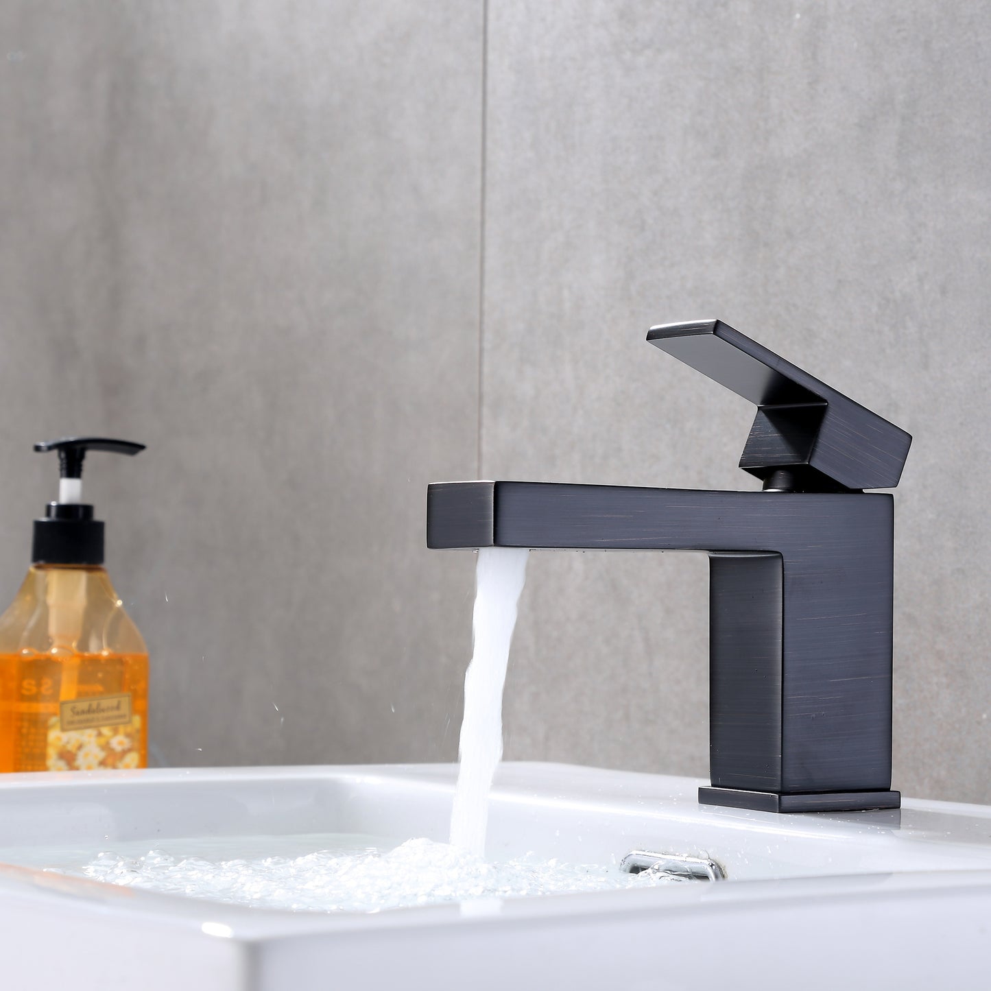 BSH05-SO Single Hole Single-Handle Bathroom Faucet with drain in Oil Rubbed Bronze