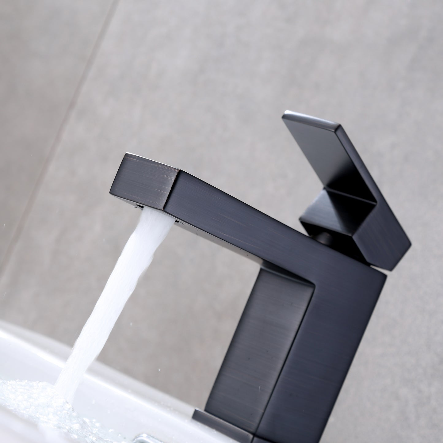 BSH05-SO Single Hole Single-Handle Bathroom Faucet with drain in Oil Rubbed Bronze