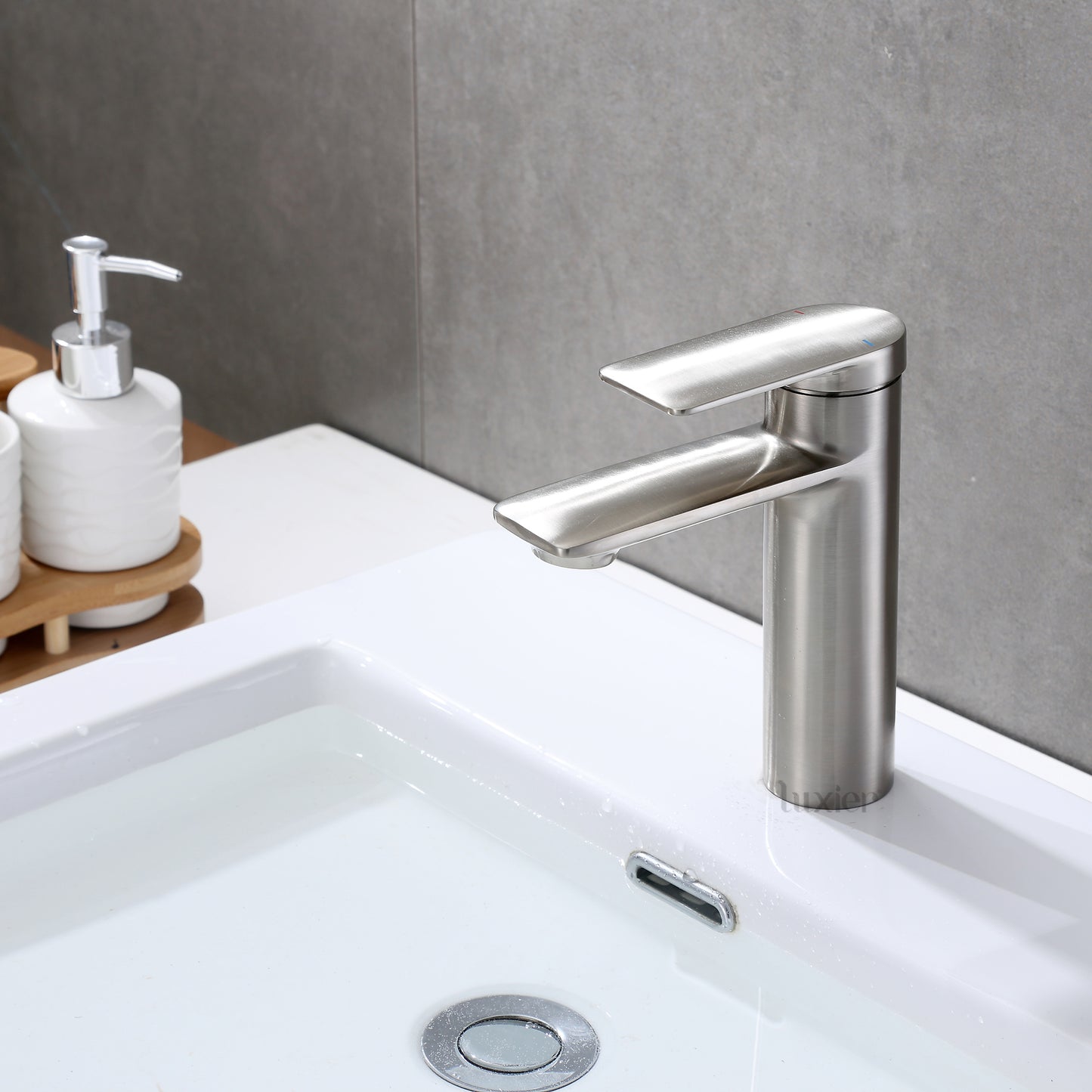 Single Hole Single-Handle Bathroom Faucet with drain in Brushed Nickel