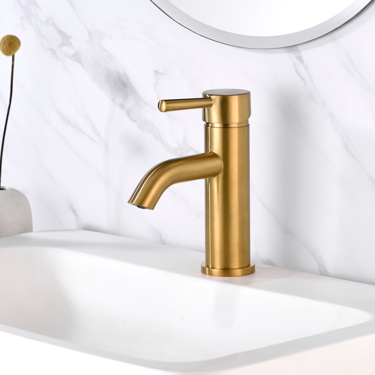 Single Hole Single-Handle Bathroom Faucet with drain in Brushed Gold