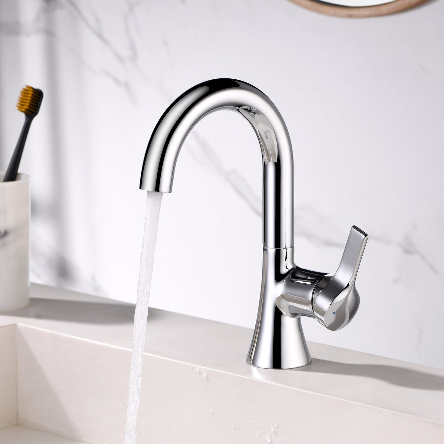 Single Hole Single-Handle Bathroom Faucet with drain in Chrome