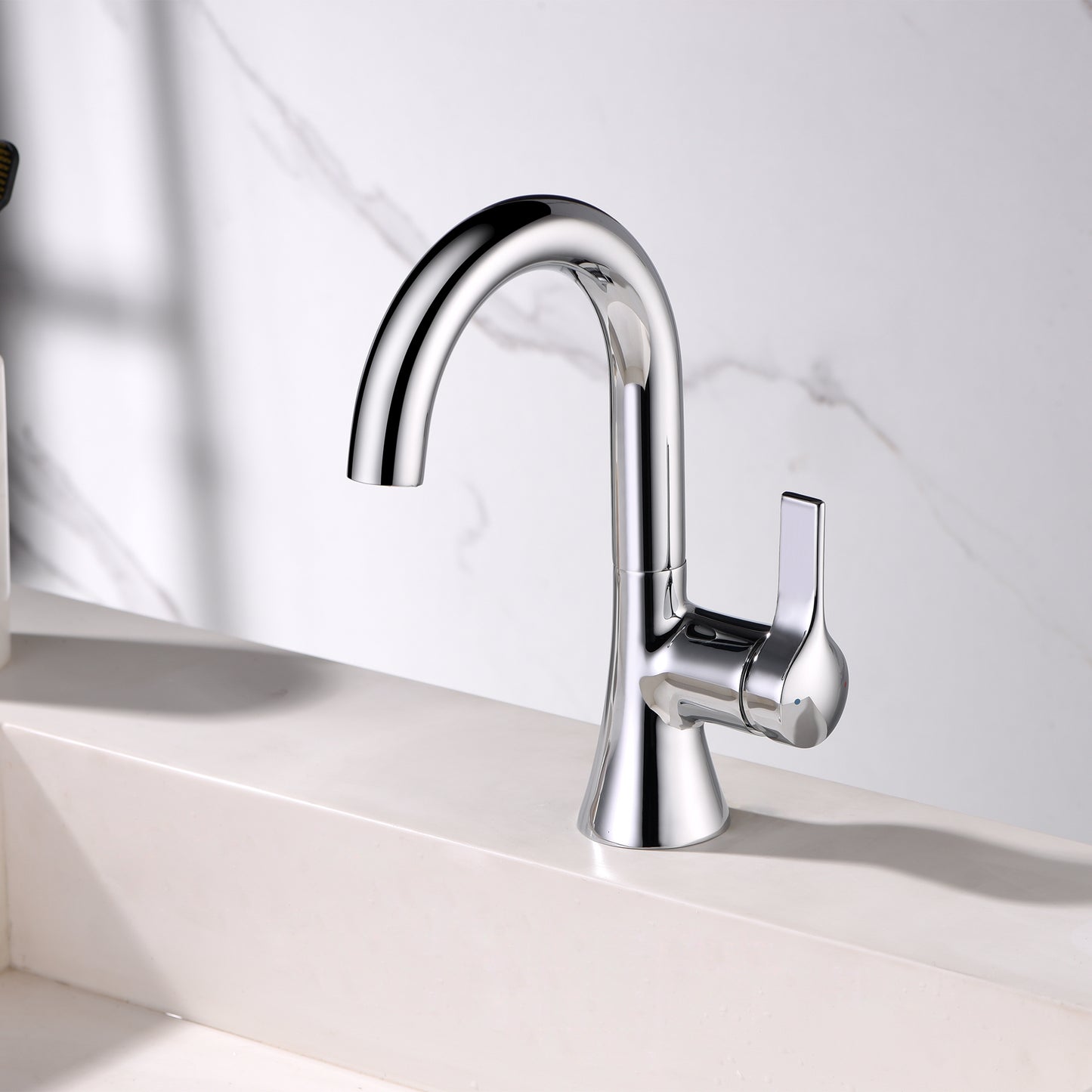 Single Hole Single-Handle Bathroom Faucet with drain in Chrome