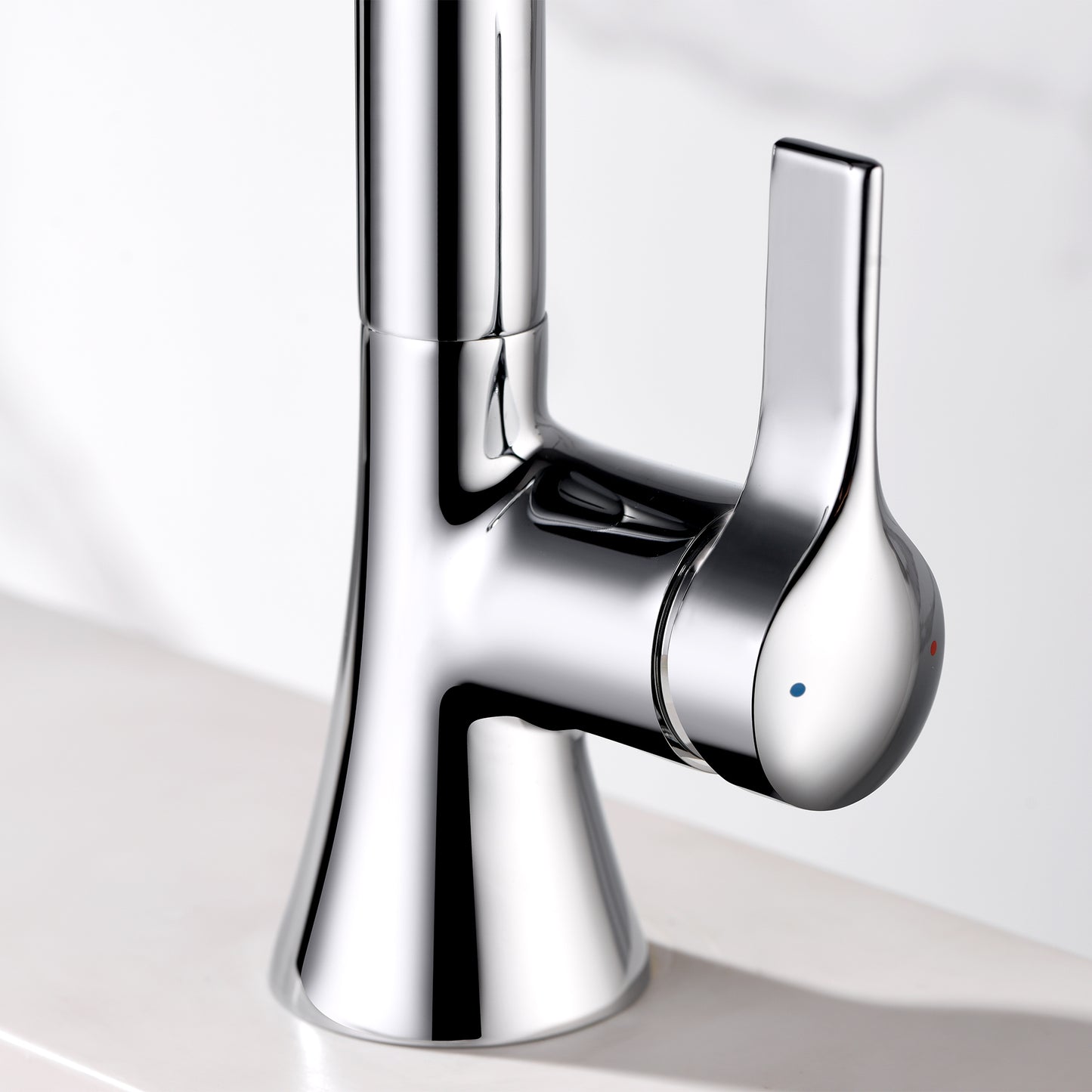 Single Hole Single-Handle Bathroom Faucet with drain in Chrome