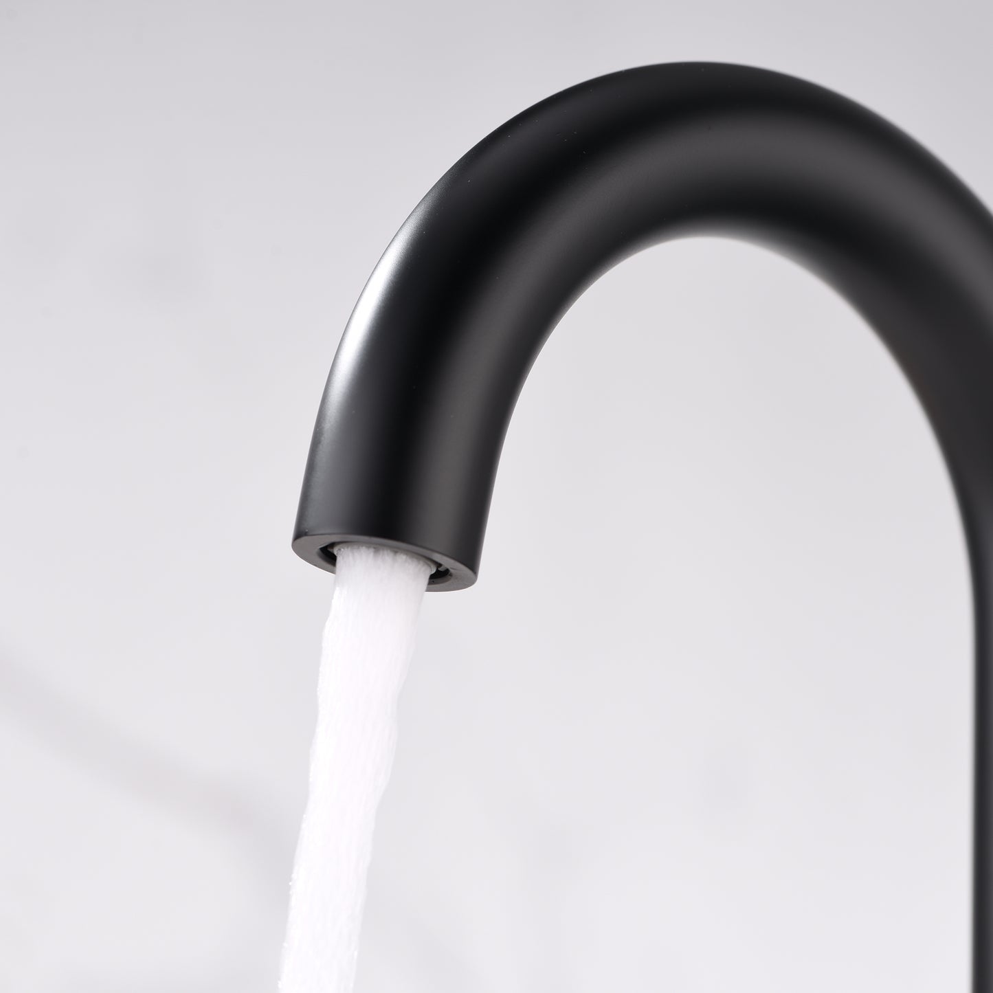 Single Hole Single-Handle Bathroom Faucet with drain in Matte Black