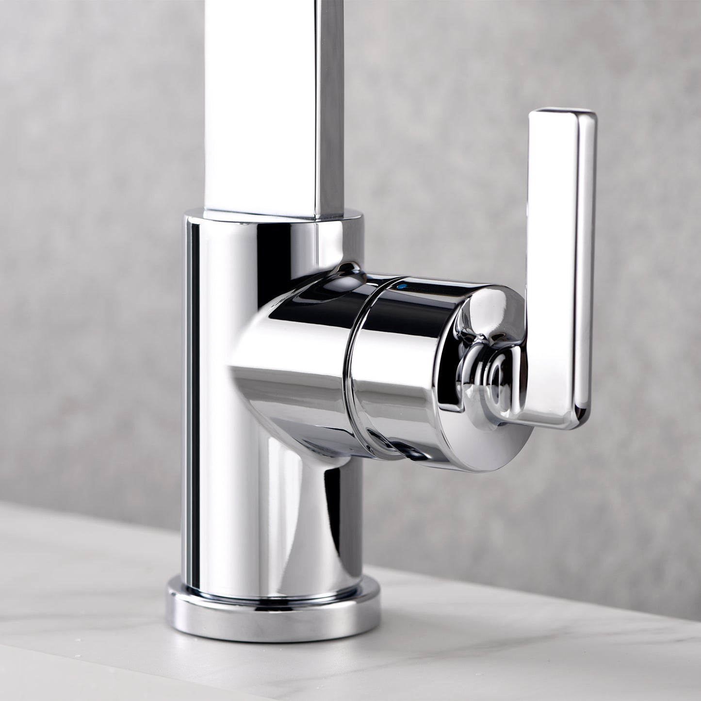 Single Hole Single-Handle Bathroom Faucet with drain in Chrome