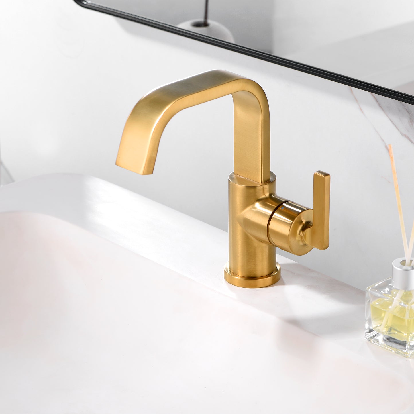 Single Hole Single-Handle Bathroom Faucet with drain in Brushed Gold