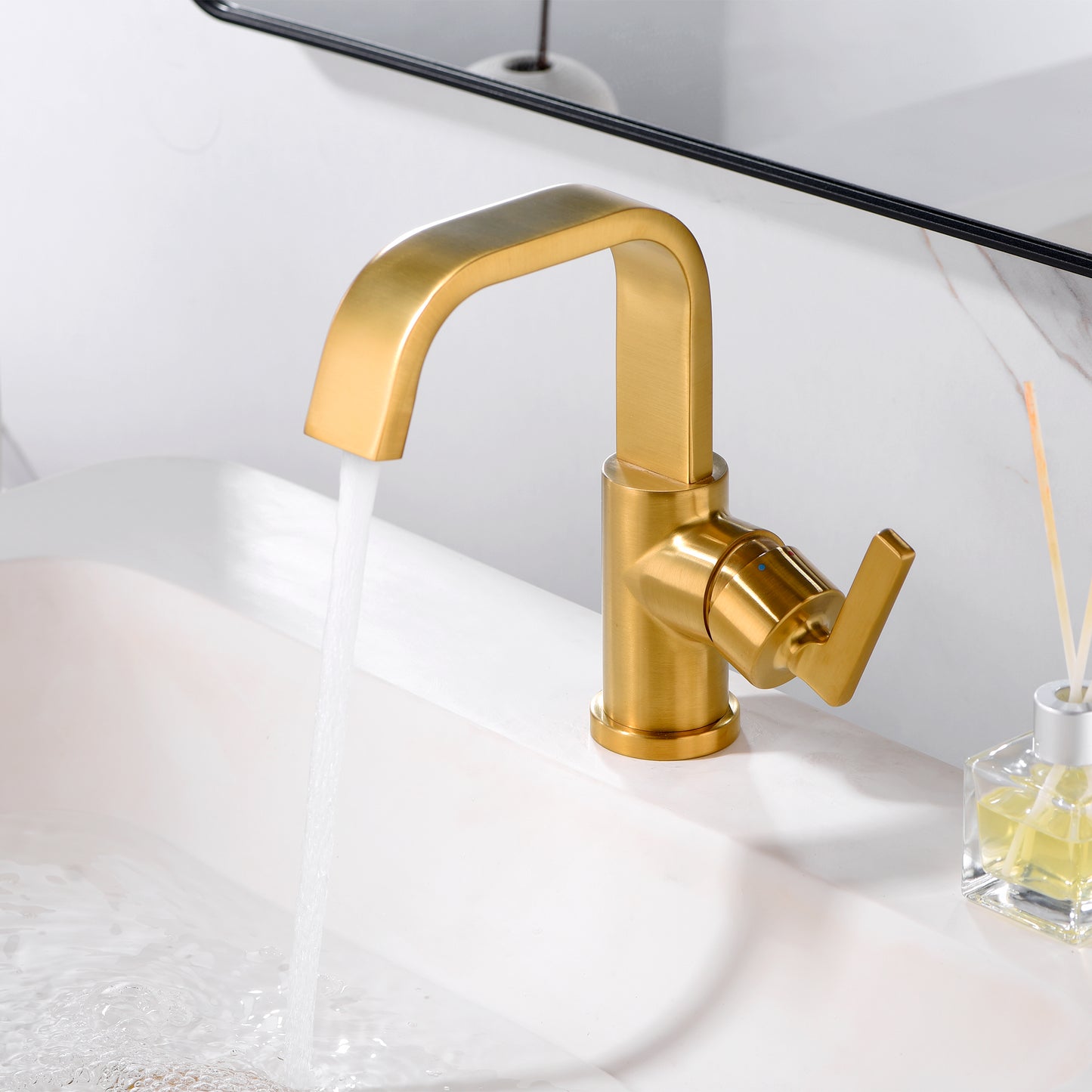 Single Hole Single-Handle Bathroom Faucet with drain in Brushed Gold