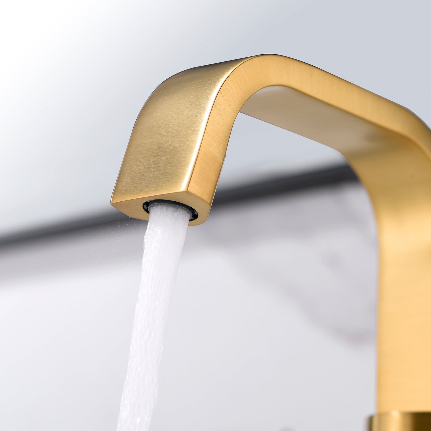 Single Hole Single-Handle Bathroom Faucet with drain in Brushed Gold