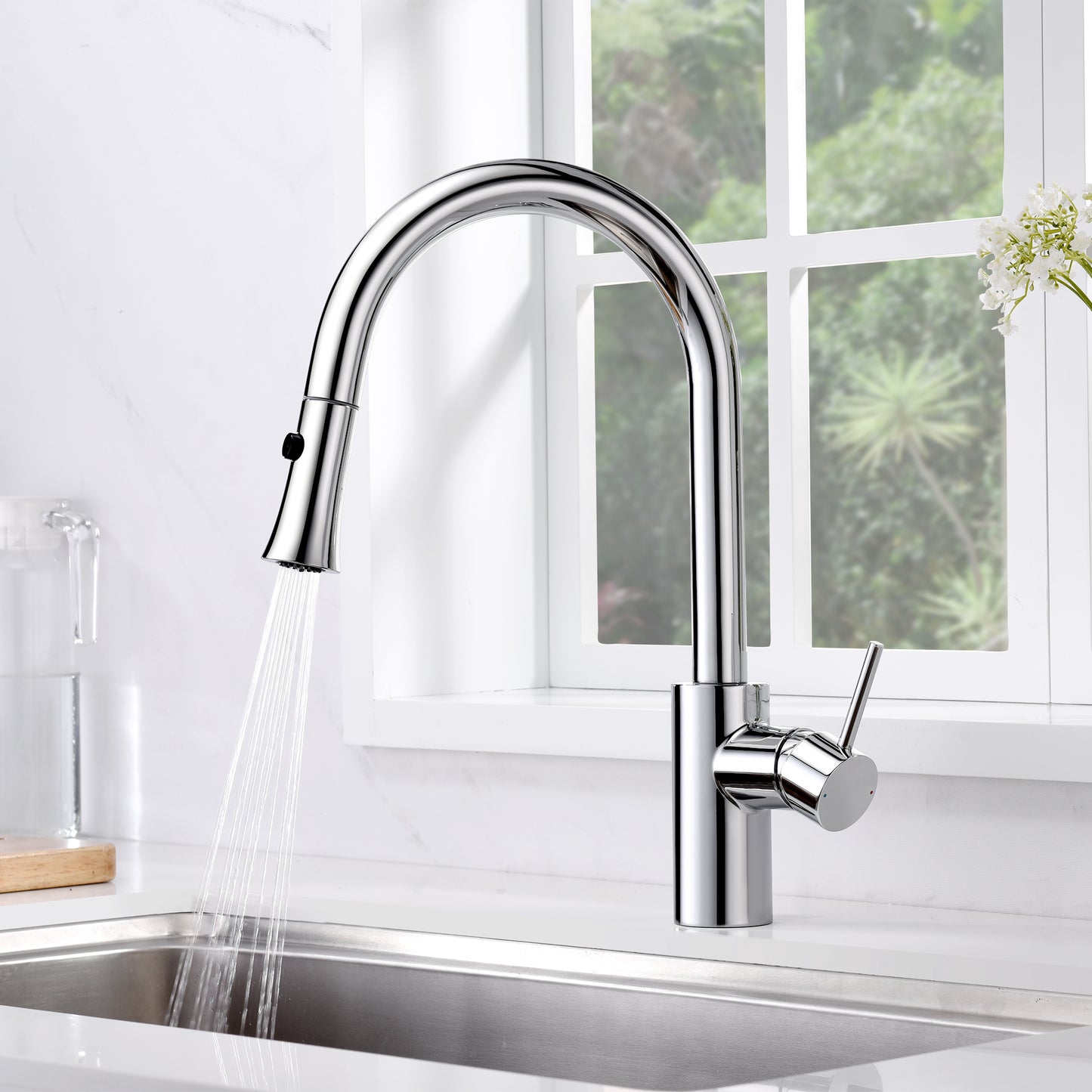 Single-Handle Pull-Down Sprayer Kitchen Faucet with 2-Function Sprayhead 298 in Chrome